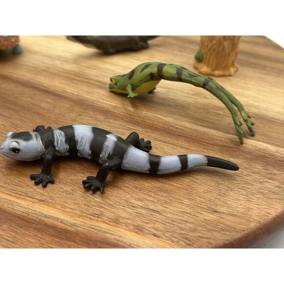 K&M International River Wildlife Animal Figures Lot Heron Bear Otter Turtle Fish - Picture 8 of 16